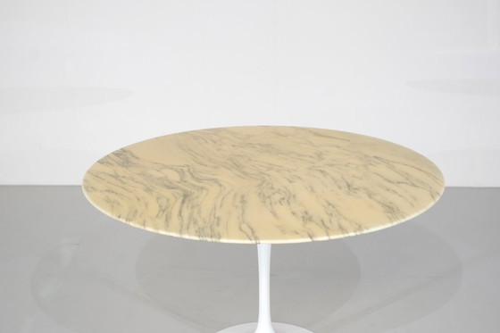 Image 1 of Dining table Tulip in marble by Eero Saarinen for Knoll International - 1960s