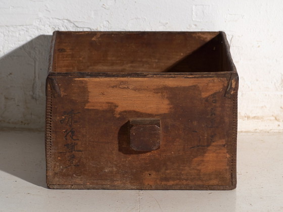 Antica misura per grano Dou in legno di olmo, Cina, circa 1900, Oggetti decorativi, Ferro, Rustic (foto 6 di 10)