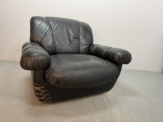 Image 1 of Beautiful Big Black Leather Postmodern Italian Design Space Age Lounge Chair with Brass Buttons and Playful Cord Lacing, 1970s.