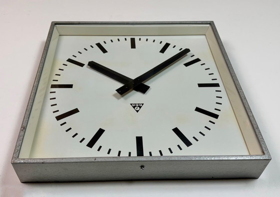 Image 1 of Große graue quadratische Wanduhr von Pragotron, 1970er Jahre