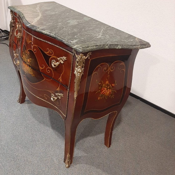 Image 1 of Commode bombée de style Louis XV français avec plateau en marbre