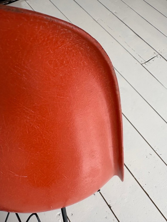 Image 1 of 4 chaises Eames originales en fibre de verre Herman Miller – Orange – Piètement Eiffel (DSR)