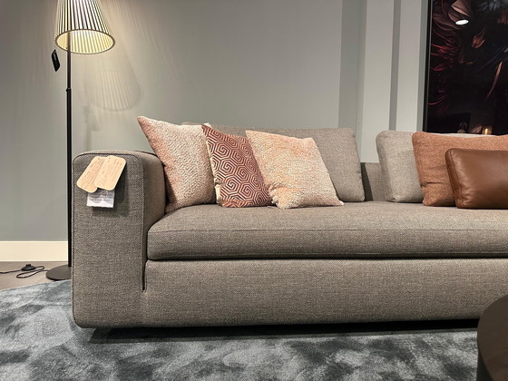 Image 1 of Diseño en stock Modelo de sala de exposición Sofá esquinero Vilaz + Hocker