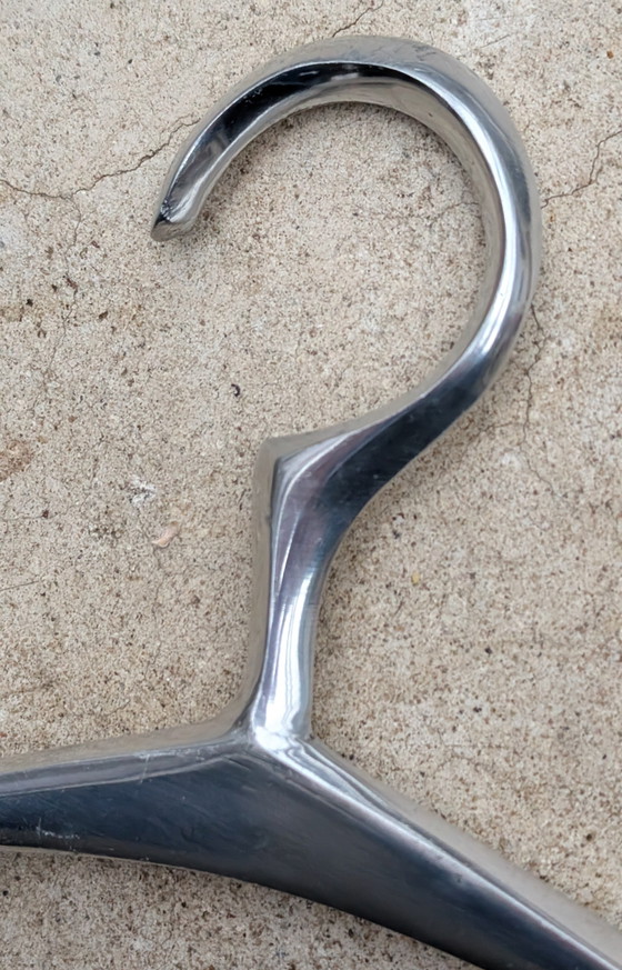 Image 1 of 12 perchas de aluminio estilo Art Nouveau