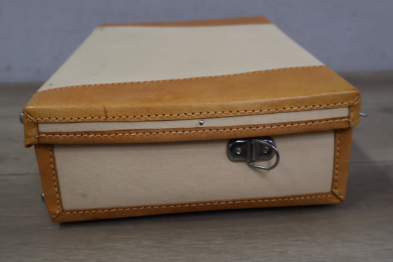 Image 1 of Custodia a mano vintage in pelle bianca e marrone