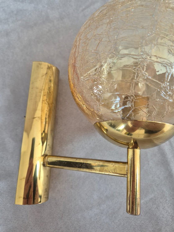 Image 1 of Set van twee Fischer 724/1 messing wandlampen met craquelé glazen bol, mid-century stijl, E14 fitting.