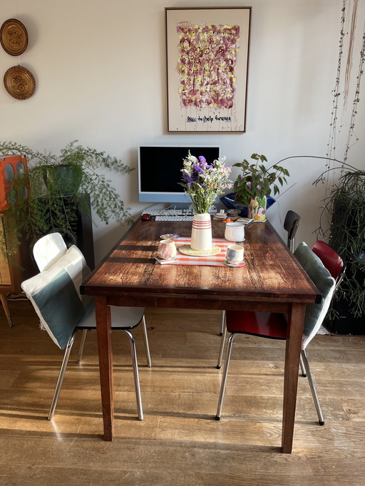 Grande table à manger en bois