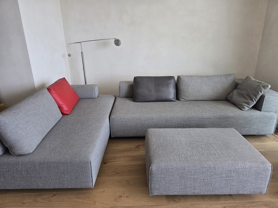 Image 1 of Canapé d'angle EYYE Cella avec repose-pieds, accoudoir et coussins en cuir