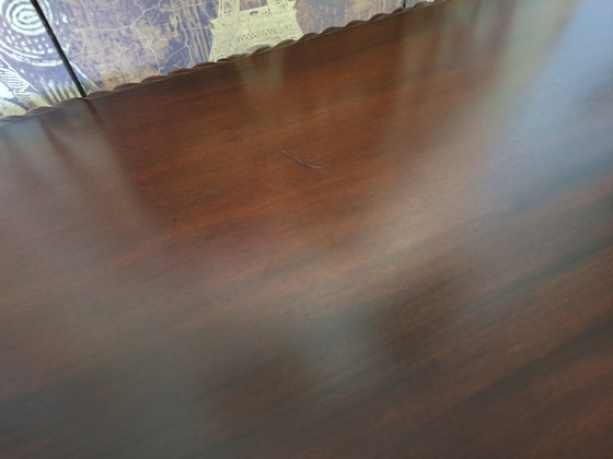 Image 1 of Scrivania classica in mogano con splendide zampe di leone. Dimensioni: 155x75 cm e altezza 81 cm.