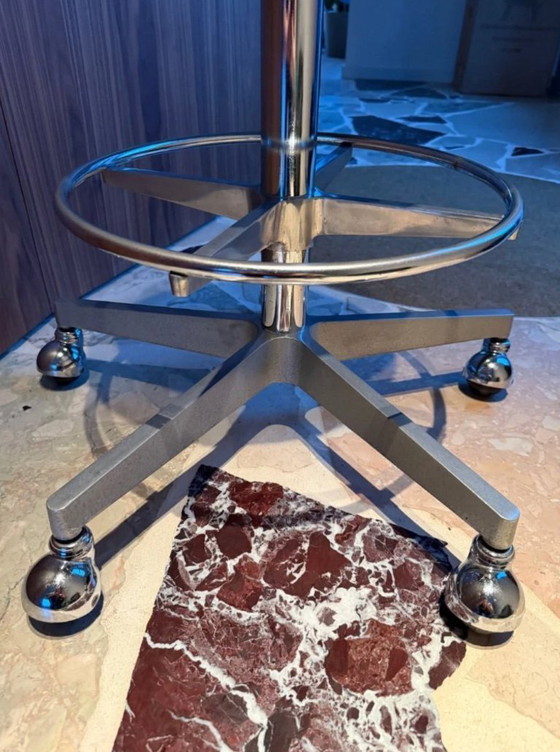 Image 1 of 4 tabourets de pharmacie