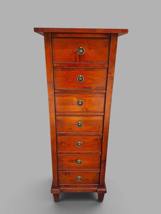 Klassische Holzkommode mit sieben Schubladen in warmem Rotbraun, Maße: 50x44cm und 134cm hoch. – ladekasten, Wood, Brass
