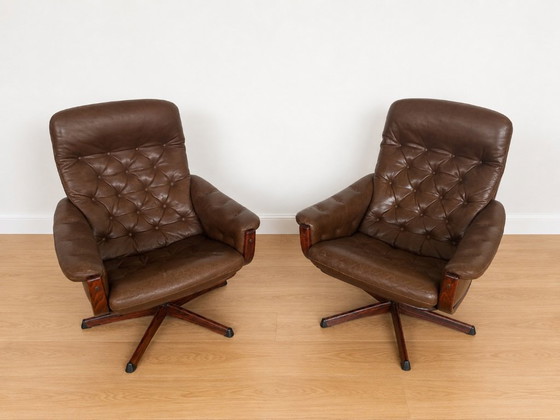 Fauteuils pivotants vintage suédois en cuir marron, milieu du siècle, par Gote Møbler (photo 6 of 8)