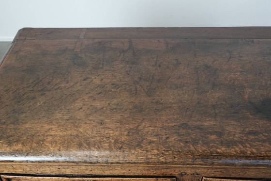 Image 1 of Antiek Engels dressoir uit begin 18e eeuw gemaakt van eikenhout 