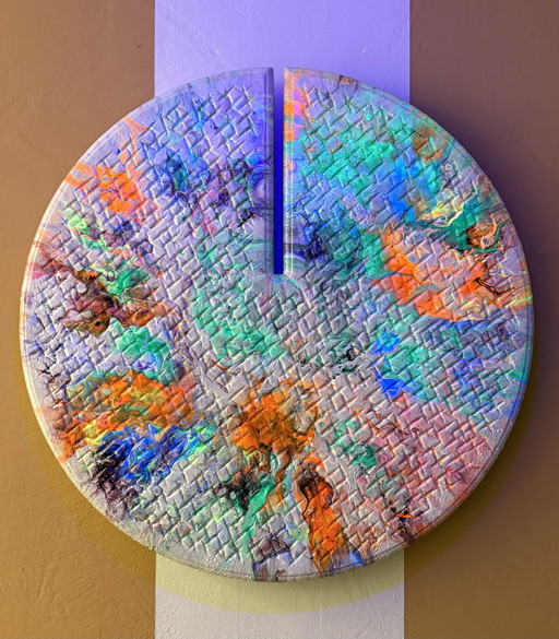 Houtsnijwerk met UV-fluorescerende kleuren, acrylgiettechniek van Rotan Hunt