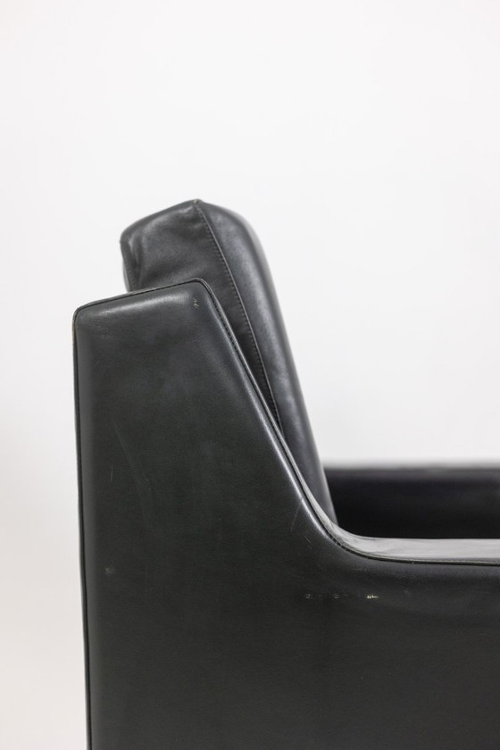 Image 1 of Airborne. Een paar groene leren fauteuils. Jaren 50.