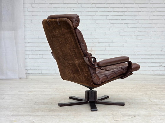 Image 1 of Anni '70, poltrona girevole danese di Georg Thams, in pelle marrone.