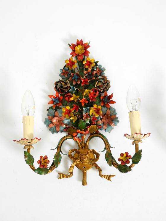 Image 1 of Une paire de magnifiques appliques murales en métal doré et peint à la main, datant des années 1960, signées Hans Möller.