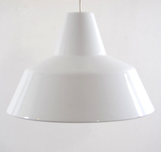 Image 1 of Suspension Louis Poulsen en émail blanc vintage léger