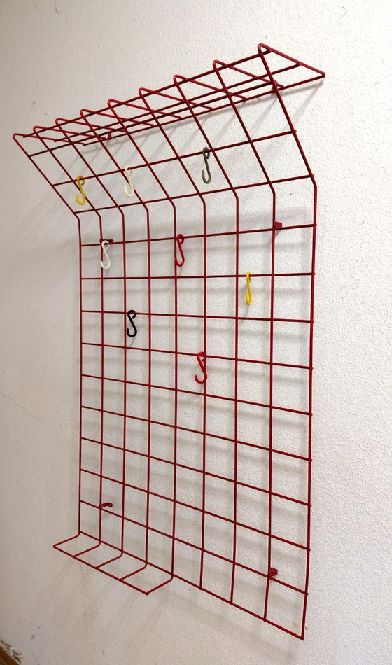 Image 1 of Karl Fichtel 1950er Wandgarderobe in Rot