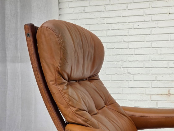 Image 1 of Años 70, diseño sueco de Gote Möbler, silla giratoria con reposapiés, cuero.