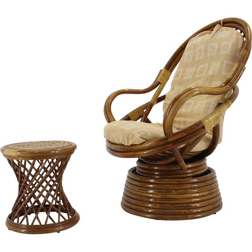 Fauteuil vintage avec tabouret en rotin, Europe 1980