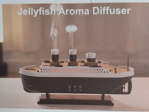 Luftbefeuchter/Lufterfrischer in Form des Schiffs Titanic, 30 cm
