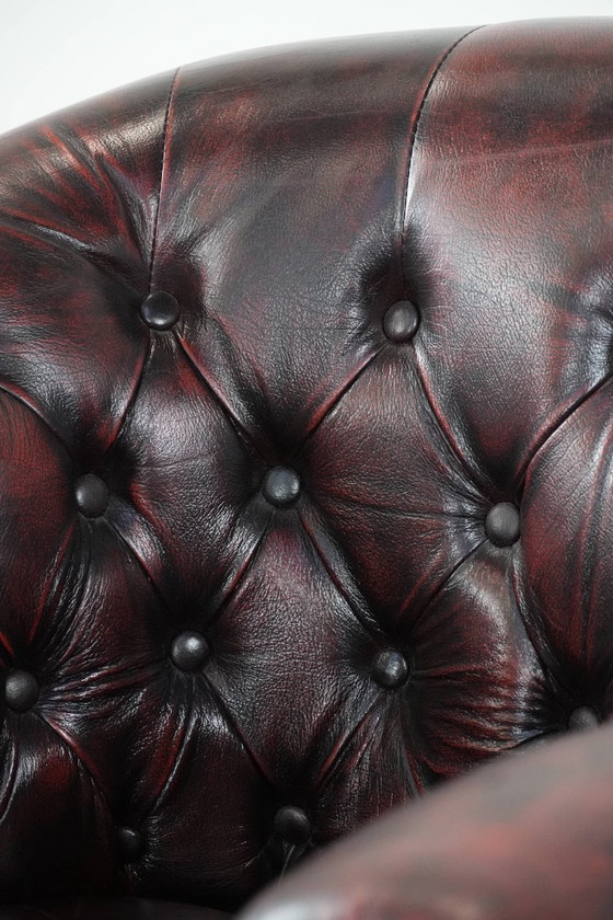 Image 1 of Fauteuil club Chesterfield en cuir de vachette de style anglais classique