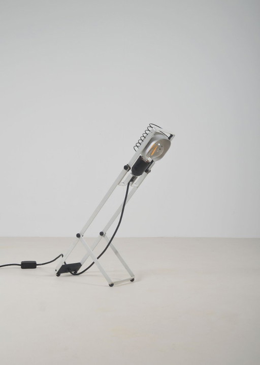 Lampada Sintesi disegnata da Ernesto Gismondi per Artemide, 1976