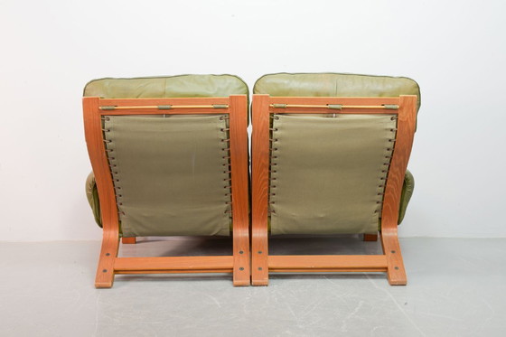 Image 1 of Comodísimo sofá lounge Rybo Rykken de dos plazas en cuero verde oliva de estilo escandinavo, de Elsa y Nordahl Solheim, años 60.