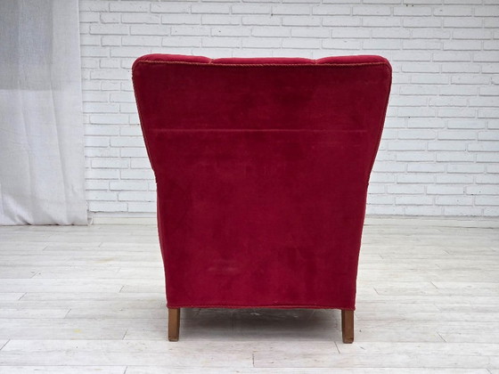 Image 1 of Fauteuil danois des années 1960, revêtement en velours rouge, bois de chêne.