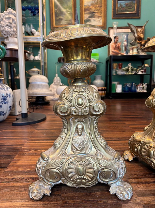 Par de candelabros religiosos de chapa metálica, siglo XX – decoratieve objecten, Metal (photo 2 of 14)