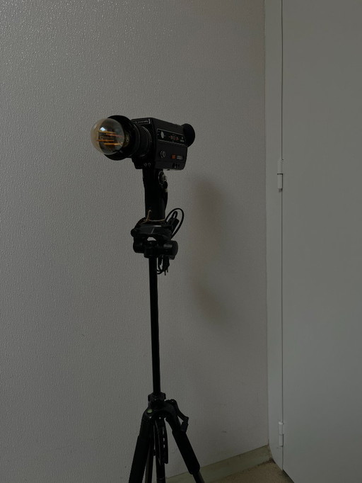 Lampe d'une vieille caméra vidéo