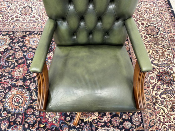 Silla de oficina Chesterfield inglesa verde – Sillas de oficina, Leather, Wood (photo 6 of 7)