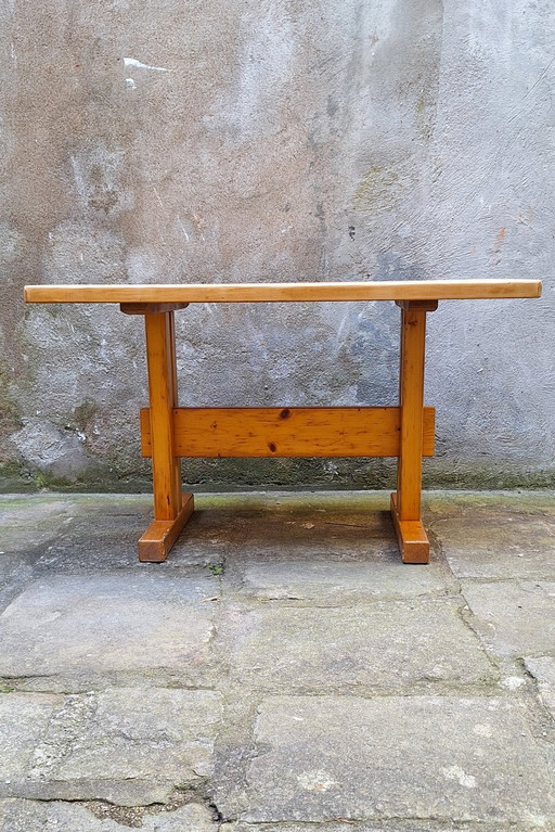 Charlotte Perriand Eettafel Les Arcs