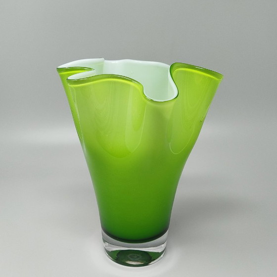 Image 1 of Étonnant vase vert "Fazzoletto" de Ca' Dei Vetrai en verre de Murano, datant des années 1960. Fabriqué en Italie
