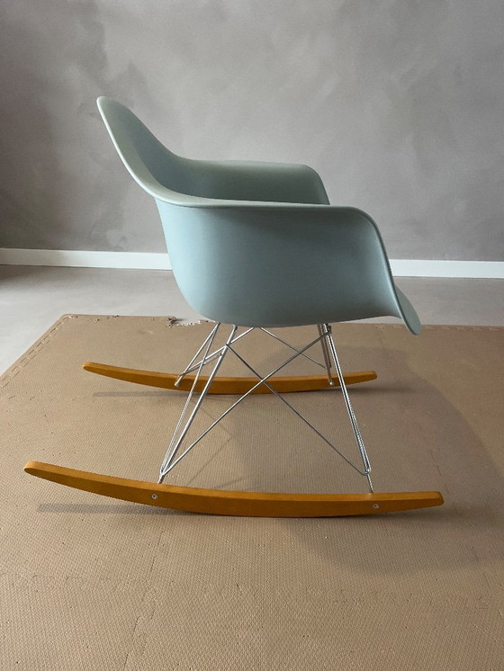 Image 1 of Original Vitra Schaukelstuhl Grau