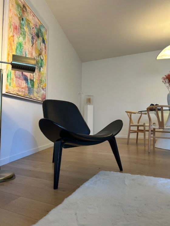 Image 1 of Ch07 Shell Chair