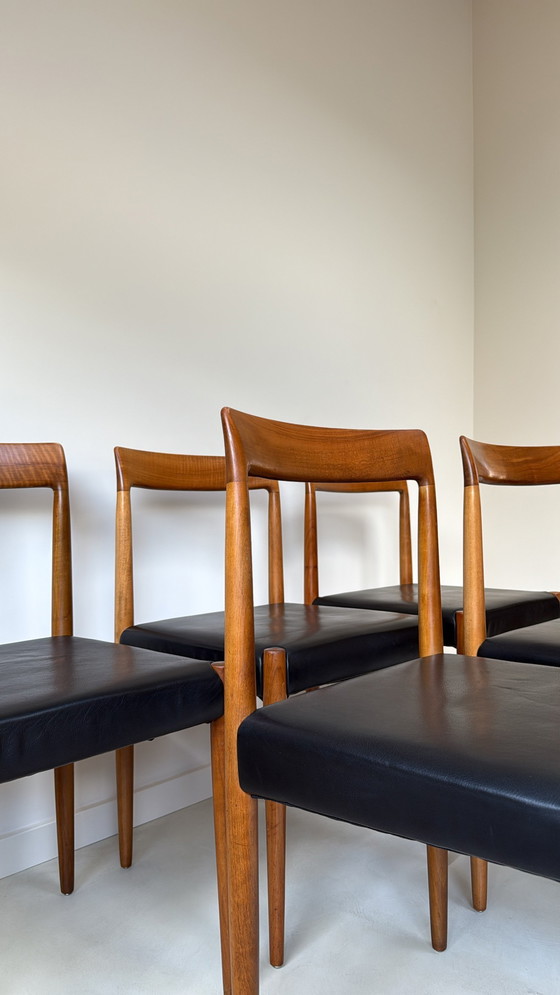 Image 1 of Fünf antike Lübke-Esszimmerstühle aus Holz mit Kunstledersitzen