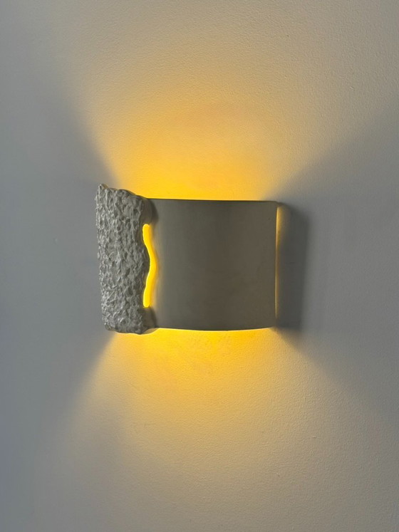 Coppia di applique da parete vintage in gesso liscio e finta pietra, Francia, 1970 – Stone (photo 6 of 6)
