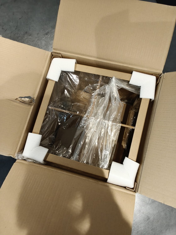 Image 1 of Mesa auxiliar HAY