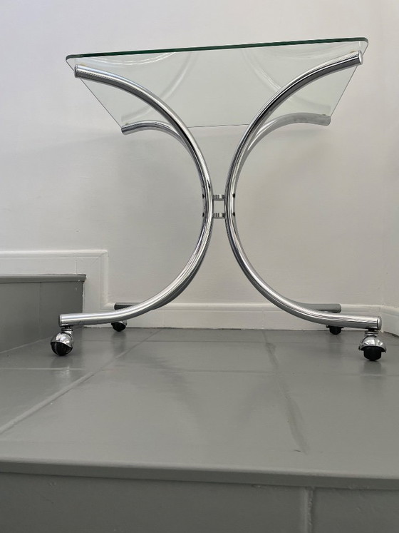 Image 1 of Salontafel van chroom en glas met wielen