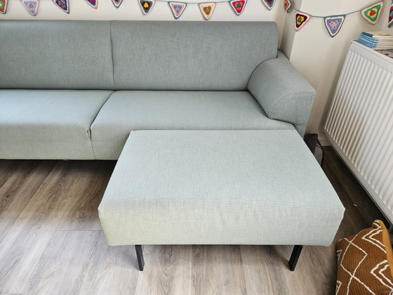 Image 1 of Divano a 4 posti Rolf Benz da 245 cm con pouf, colore verde menta.