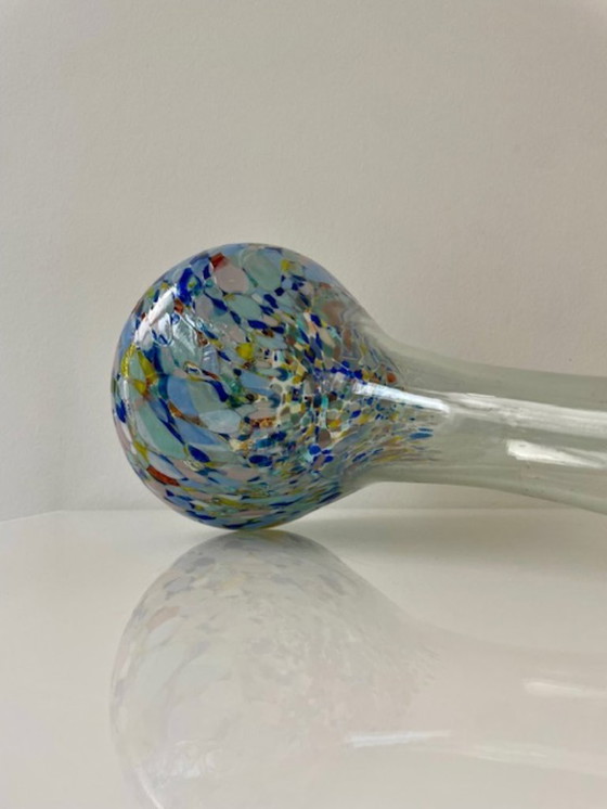 Image 1 of Mundgeblasene Designer-Karaffe mit buntem Konfetti-Effekt