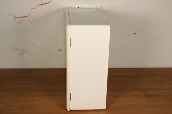 Image 1 of Pauly Fulda wall-mounted cabinet – Vintage Space Age medicine cabinet 1950s–70s, lockable