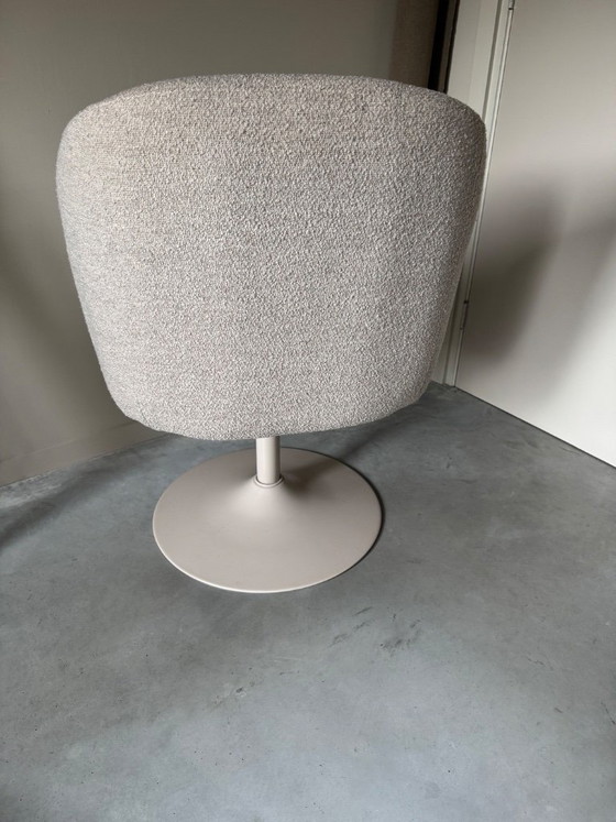 Image 1 of 3 pieces, as new, Mid Century Style tulip-base armchairs, very comfortable