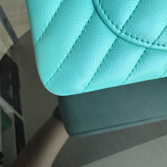 Image 1 of Sac Chanel Classic Flap petit modèle - Caviar 23 cm Chevron Bleu clair Bleu Tiffiny Fermoir doré Série 27