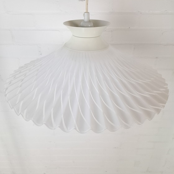 Image 1 of Lampada a sospensione vintage a forma di cappello da strega in acrilico, risalente agli anni '70.