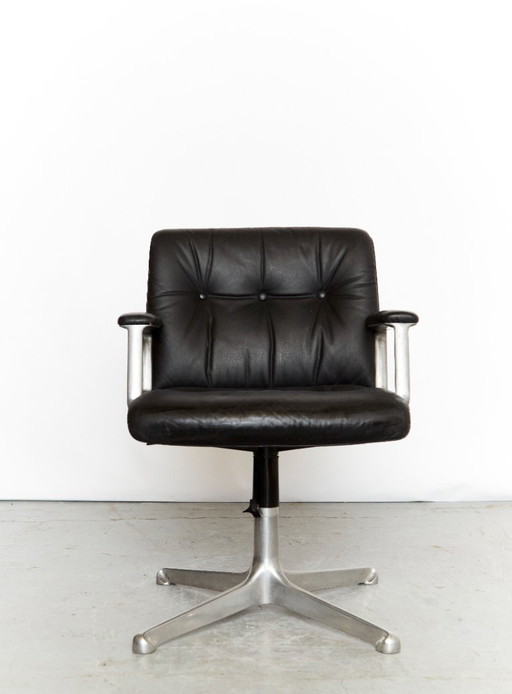 Osvaldo Borsani Swivel Chair P125 for Tecno Milano