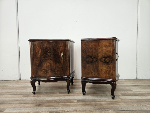 Een paar Chippendale nachtkastjes uit de jaren 1940, gemaakt van wortelnotenhout. – Wood, Klassiek (photo 2 of 16)