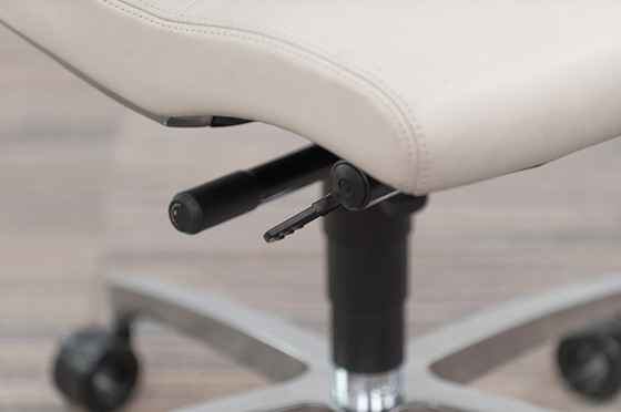 Image 1 of Dauphin In Touch 5410 Executive chair